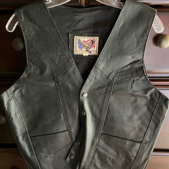 Vintage Leather Wear Black Leather Vest – Size L, Eagle Patch USA Flag - Picture 1 of 4